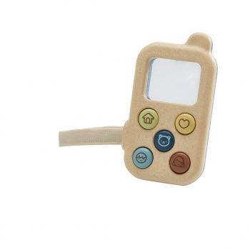 Recibe una llamada con el teléfono de PlanToys! Una pantalla de aumento y un teclado de marcación con teclas de colores son un juguete maravilloso para el juego interactivo y ayudan a desarrollar la destreza y las habilidades cognitivas de los niños.