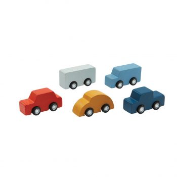 Da un paseo por la ciudad con el set de minicoches! Diseñado con madera maciza de colores en un estilo minimalista. Este juego incluye 5 vehículos diferentes: un autobús, una furgoneta, un camión y dos coches con diferentes formas.