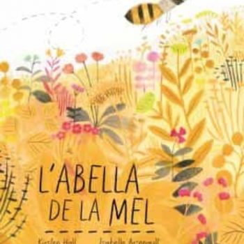 L’abella de la mel explica la història de les abelles durant un any, de primera a primavera. Un text senzill que mostra les diferents etapes de la recol·lecció del nèctar i la fabricació de la mel, però amb una cadència d’una cançó de frases vibrants, que reflecteixen el ritme agitat i incessant de l’activitat del rusc. Les il·lustracions d’Isabelle Arsenault, una combinació de tinta, guaix, grafit i llapis de color, són enèrgiques i alegres. S’hi alterna el paisatge —representat d’una manera impressionista— amb dibuixos a l’estil cartoon —abelles amb ulls grans i cares somrients, però amb un nas afilat que recorda el fibló que s’amaga al seu abdomen. Una obra que permet als lectors seguir el vol erràtic de les abelles entre les flors, i entrar, com a convidats d’honor, al rusc, la petita fàbrica de mel.
